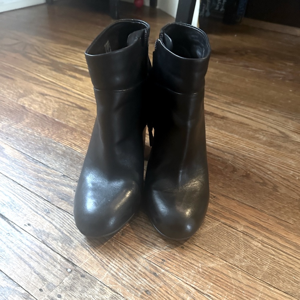 Tory Burch black ankle boots size 9